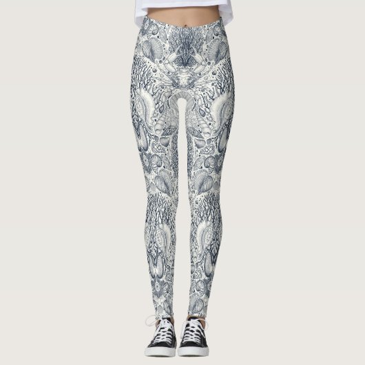 ビーチの宝物，貝殻，カニ，サンゴと海 レギンス (正面)