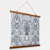 ビーチの宝物，貝殻，カニ，サンゴと海 吊り下げ型タペストリー (傾斜あり)