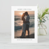 ビーチの新婚クリスマスの熱帯サンセット写真 シーズンカード (スタンド正面)