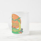 ビーチの新郎のマグ フロストグラスマグカップ (正面左)