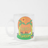 ビーチの新郎のマグ フロストグラスマグカップ (左)