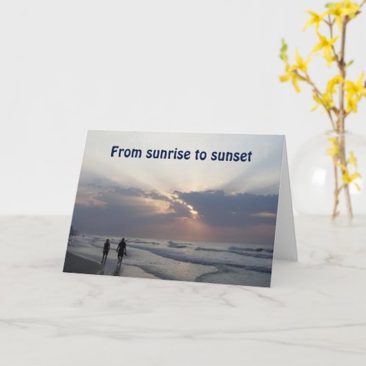 ビーチの日の出から日の入りへの希望の誕生日は最高のまだだ カード (黄色い花)