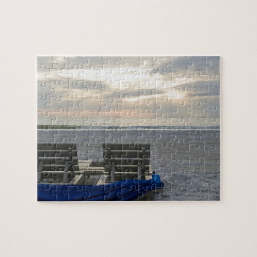 ビーチの椅子はサンピートの夕日のビーチにある。 ジグソーパズル (横)
