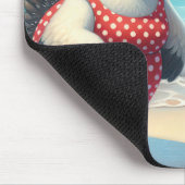 ビーチの水着を着た鶏 マウスパッド (コーナー)