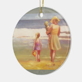 ビーチの波と子どもとお母さん セラミックオーナメント (左)