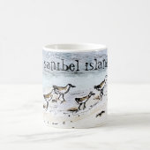 ビーチの浜鳥のマグのカスタムなビーチの名前 コーヒーマグカップ (中央)