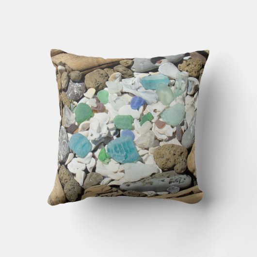 ビーチの海は装飾用クッションの海ガラスの化石を殻から取り出します クッション (裏面)
