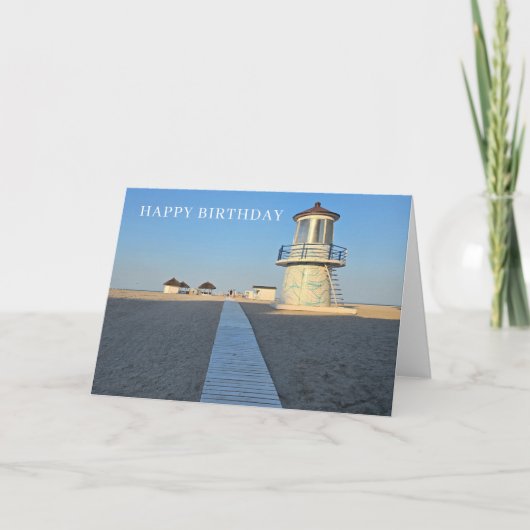 ビーチの灯台の景色の誕生日カード カード (正面)