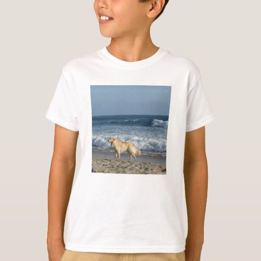 ビーチの犬 Tシャツ (正面)
