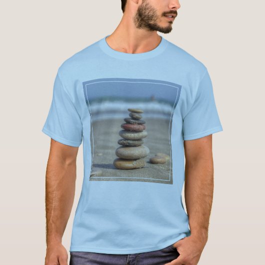 ビーチの石造りタワー Tシャツ (正面)