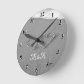 ビーチの砂のハートが付いているモノグラムのな柱時計 ラウンド壁時計 (傾斜)