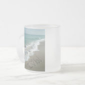 ビーチの砂の執筆、私は愛します フロストグラスマグカップ (正面左)