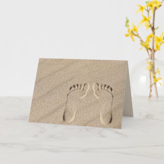 ビーチの砂の足跡 誕生日 カード (黄色い花)