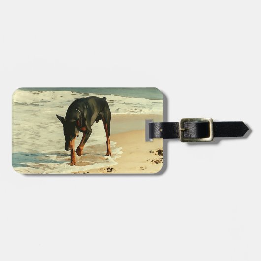 ビーチの絵画のイメージのドーベルマン犬 ラゲッジタグ (正面横)