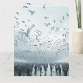 ビーチの群衆 平和の鳩 写真 カード (裏面)