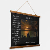 ビーチの若いカップルのシルエット 吊り下げ型タペストリー (傾斜あり)