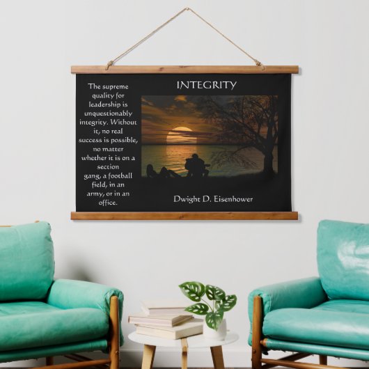 ビーチの若いカップルのシルエット 吊り下げ型タペストリー (リビング)