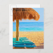 ビーチの草の小屋とリクライニングチェア ポストカード (正面/裏面)