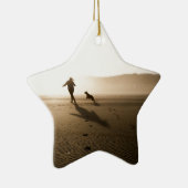 ビーチの親友女の子および犬 セラミックオーナメント (右)