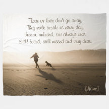 ビーチの親友女の子および犬