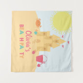 ビーチの誕生日パーティーの砂の城 タペストリー (正面(横))