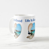 ビーチの貝殻の壁のビーチシーン コーヒーマグカップ (正面左)