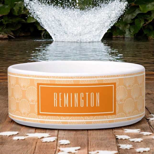 ビーチの貝殻の模様のオレンジ色のカスタムペット名 ボウル (Sea shell pattern over orange with template text dog bowl)