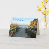 ビーチの遊歩道 あなたのために祈っています 聖書のメッセージ カード (黄色い花)