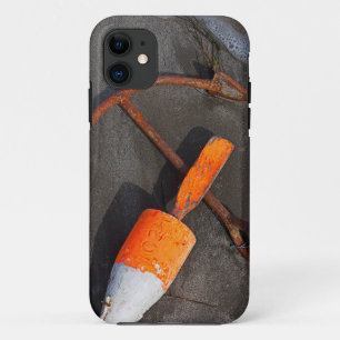 ビーチの錆ついたいかりそしてブイ iPhone 11 ケース