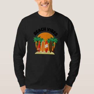 ビーチの雰囲気 サーフィン 夏のビーチバケーション Tシャツ