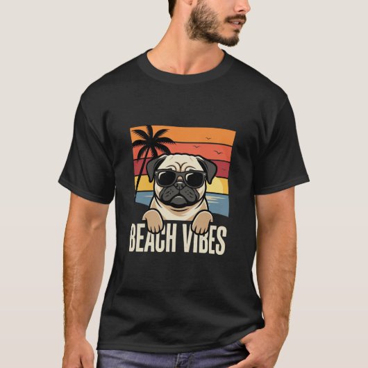 ビーチの雰囲気 パグ 犬 夕焼け Tシャツ (正面)