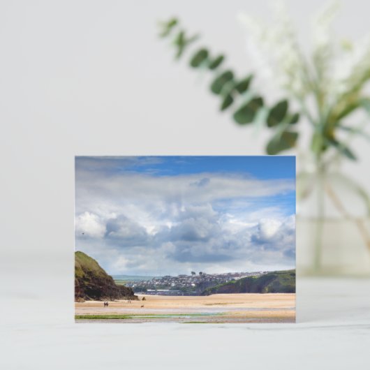 ビーチの風景Cornwall UKのデイマー湾 ポストカード (スタンド正面)