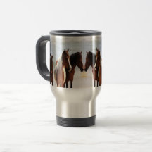 ビーチの馬旅行か通勤者のマグ