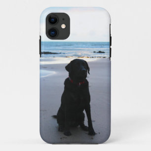 ビーチの黒いラブラドール iPhone 11 ケース