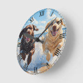 ビーチの2匹のラブラドール・レトリーバー ラウンド壁時計 (傾斜)