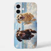 ビーチの2匹のラブラドール・レトリーバー Case-Mate iPhoneケース (裏面)