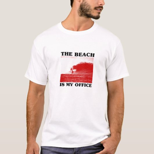 ビーチは私のオフィス(サーファー写真付き) Tシャツ (正面)
