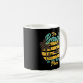 ビーチは私の幸せな場所、夏、サーフ&パームツリーズ コーヒーマグカップ (正面右)