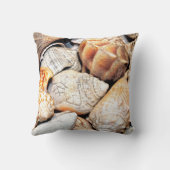 ビーチは装飾用クッションを殻から取り出します クッション (裏面)