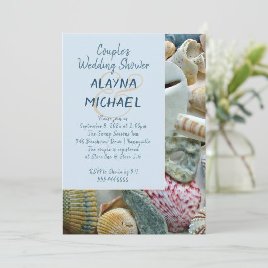 ビーチをテーマにしたカップルのシャワーシーシェル招待状 招待状 (スタンド正面)
