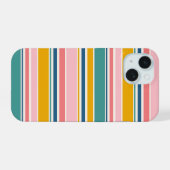 ビーチをテーマにした色のストライプ iPhone 15ケース (裏面横)