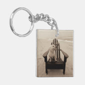 ビーチを楽しんでいる犬 キーホルダー (正面左)