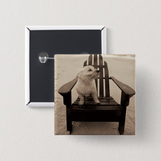 ビーチを楽しんでいる犬 缶バッジ (正面&裏面)