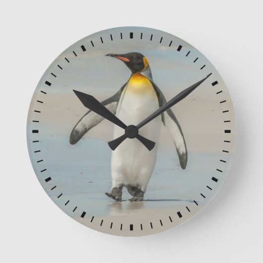 ビーチを歩くペンギン ラウンド壁時計 (正面)