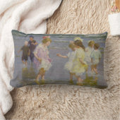 ビーチを歩く子供たち（E.H.ポットサスト） ランバークッション (ブランケット)