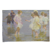 ビーチを歩く子供たち(E.H.ポットサスト) 枕カバー (正面右)