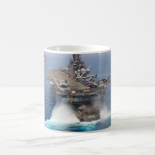 ビーチアサルト – LCAC コーヒーマグカップ (中央)