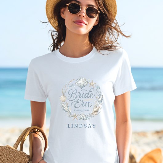 ビーチウェディングの花嫁!優雅な海岸の貝殻 Tシャツ