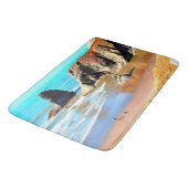 ビーチウォーキング犬とバンドンの顔ロックパーク バスマット (アングル)