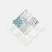 ビーチウッドモノグラムのティール（緑がかった色）コーラル紙ナプキンズ 縁ありカクテルナプキン (角)